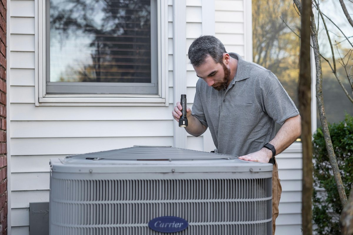 Emergency HVAC technician responding to urgent repair call in Avondale AZ